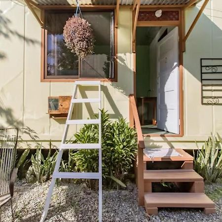 Container House Cahuita Hotell Eksteriør bilde