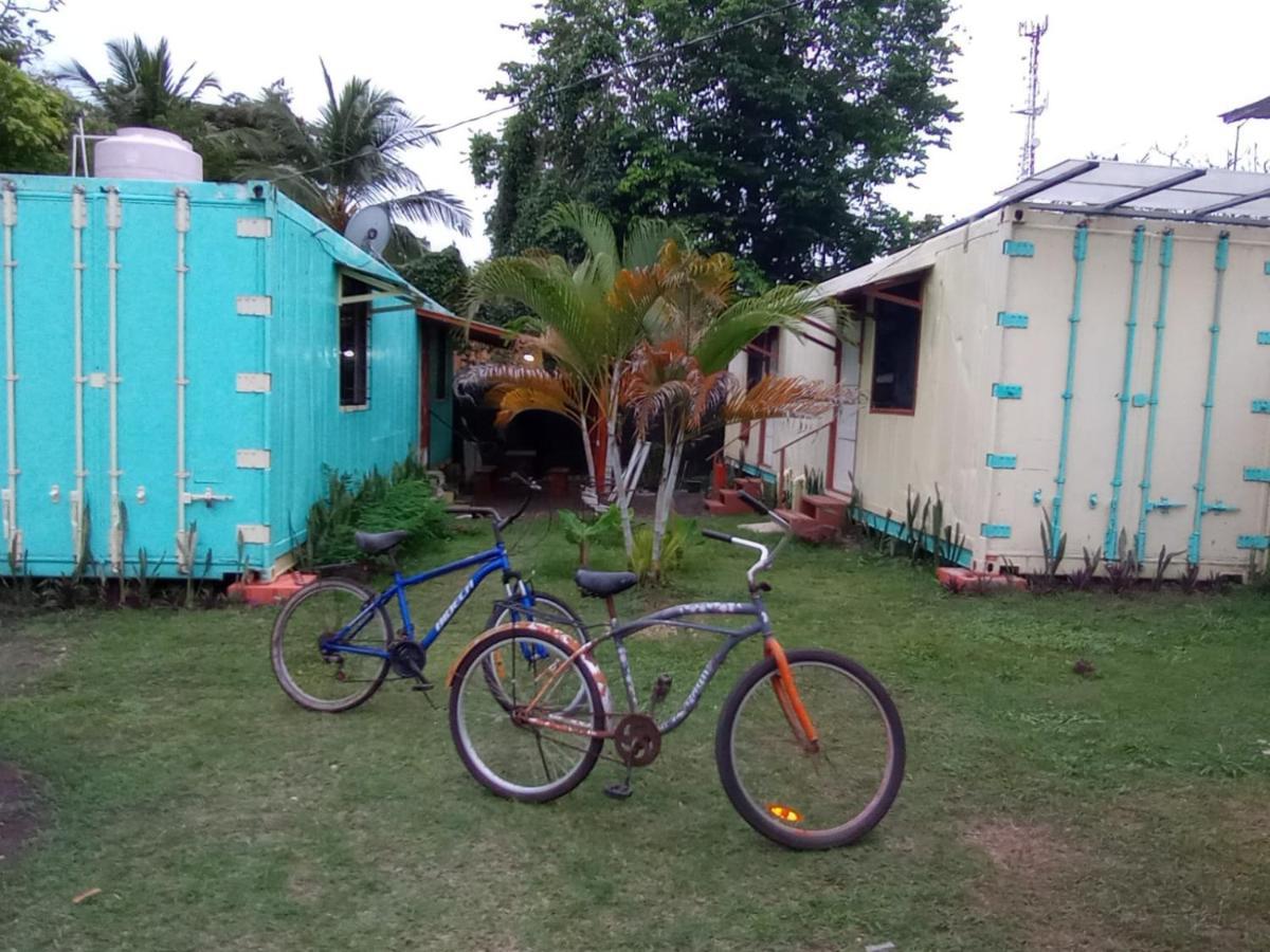 Container House Cahuita Hotell Eksteriør bilde