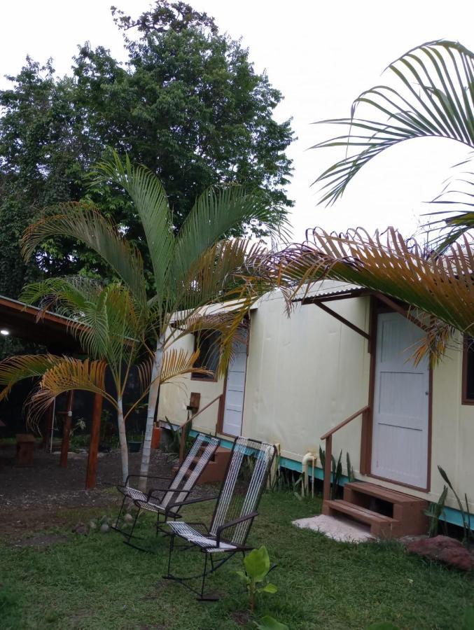 Container House Cahuita Hotell Eksteriør bilde