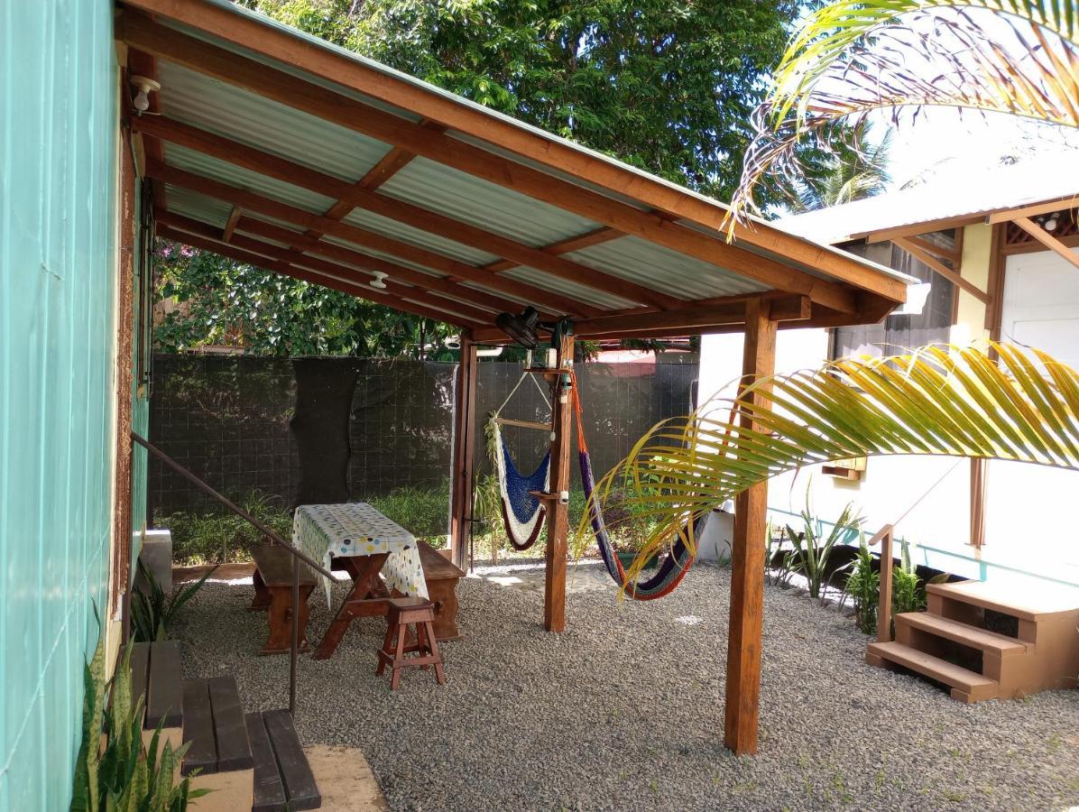 Container House Cahuita Hotell Eksteriør bilde