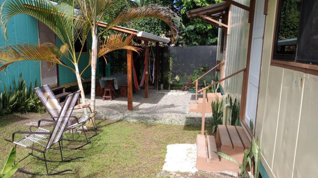 Container House Cahuita Hotell Eksteriør bilde