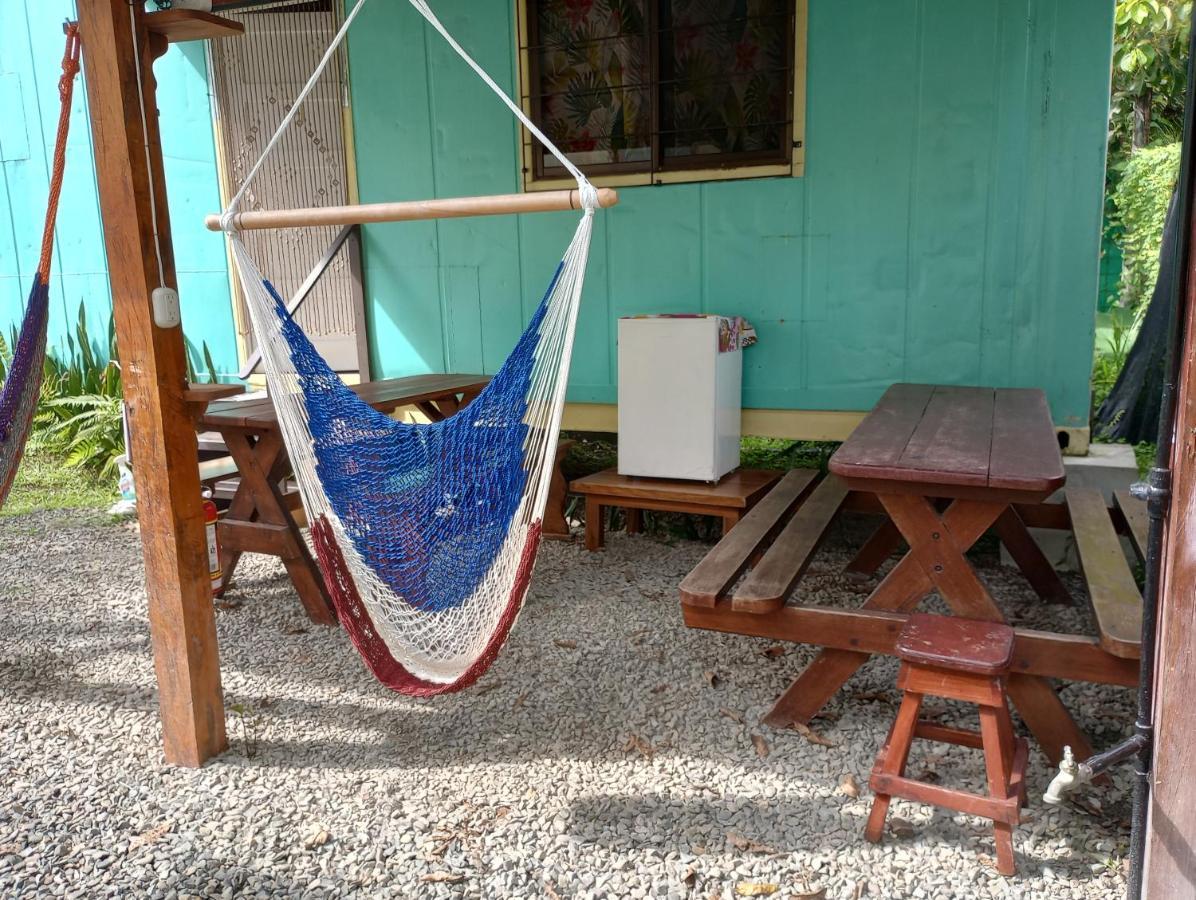 Container House Cahuita Hotell Eksteriør bilde