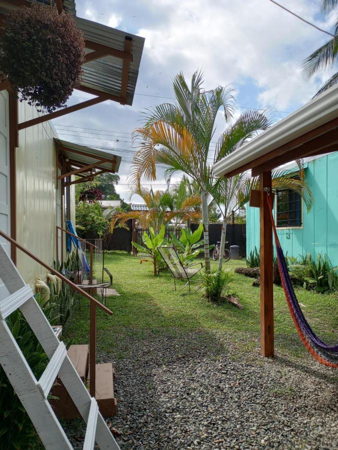 Container House Cahuita Hotell Eksteriør bilde
