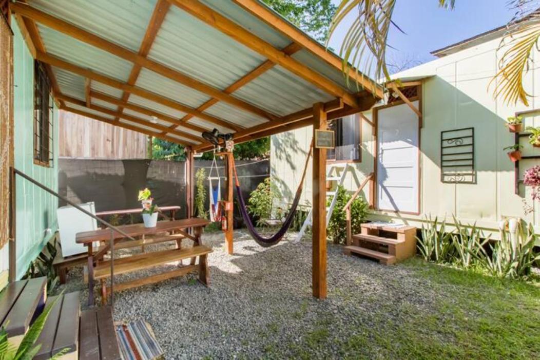 Container House Cahuita Hotell Eksteriør bilde