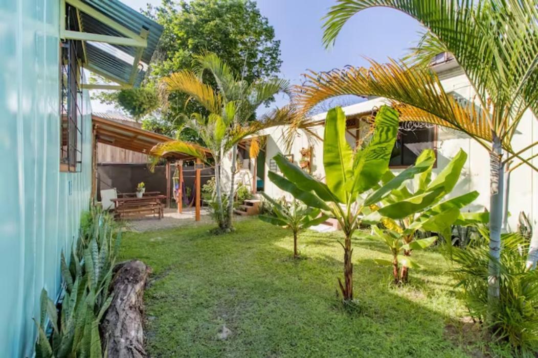 Container House Cahuita Hotell Eksteriør bilde