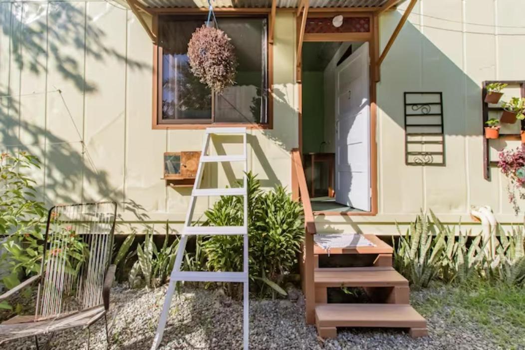 Container House Cahuita Hotell Eksteriør bilde
