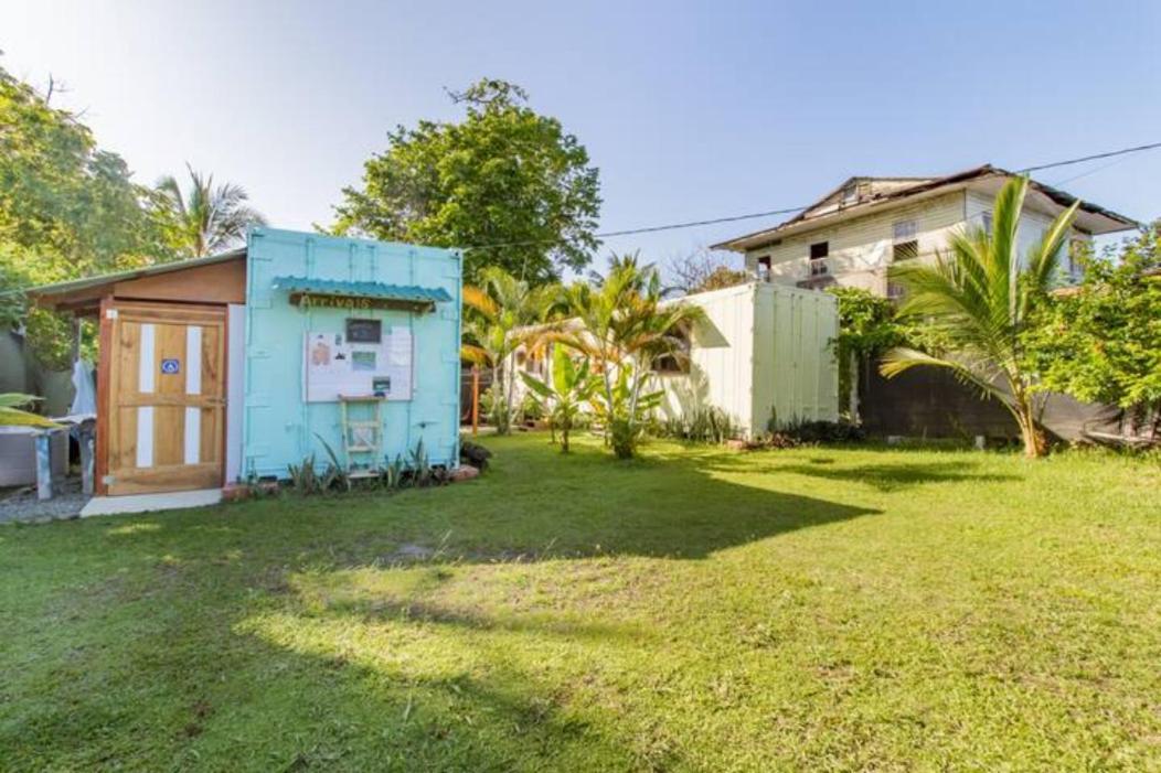 Container House Cahuita Hotell Eksteriør bilde
