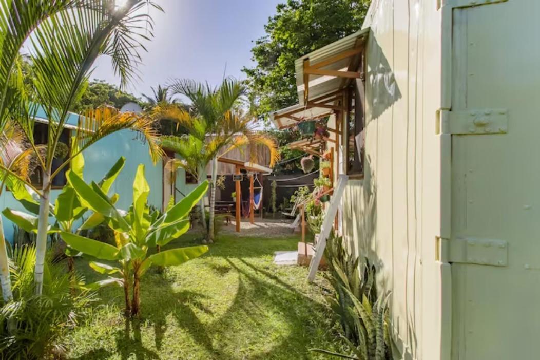 Container House Cahuita Hotell Eksteriør bilde