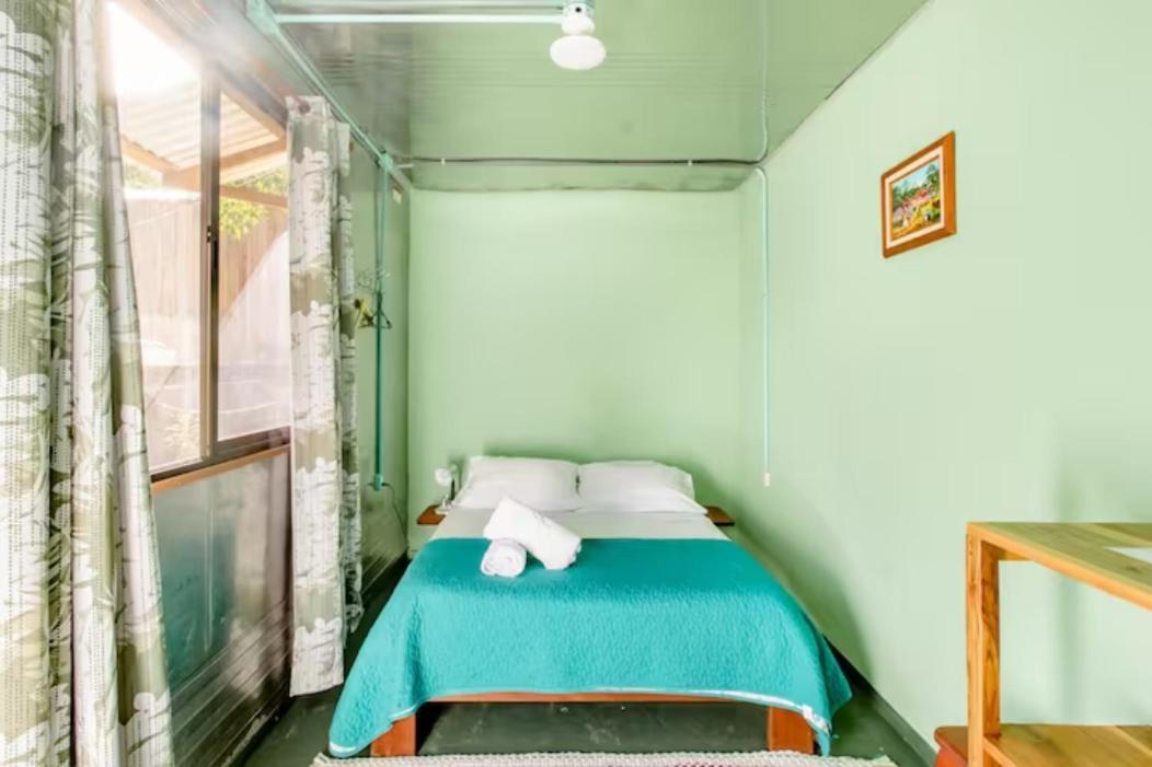 Container House Cahuita Hotell Eksteriør bilde