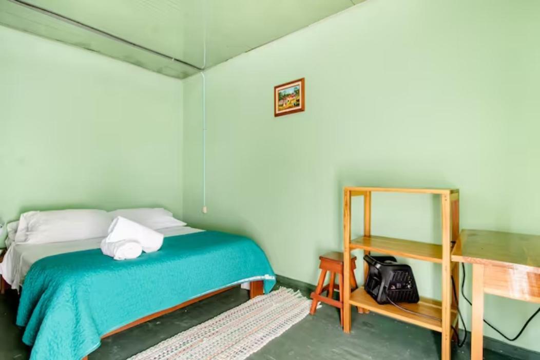 Container House Cahuita Hotell Eksteriør bilde